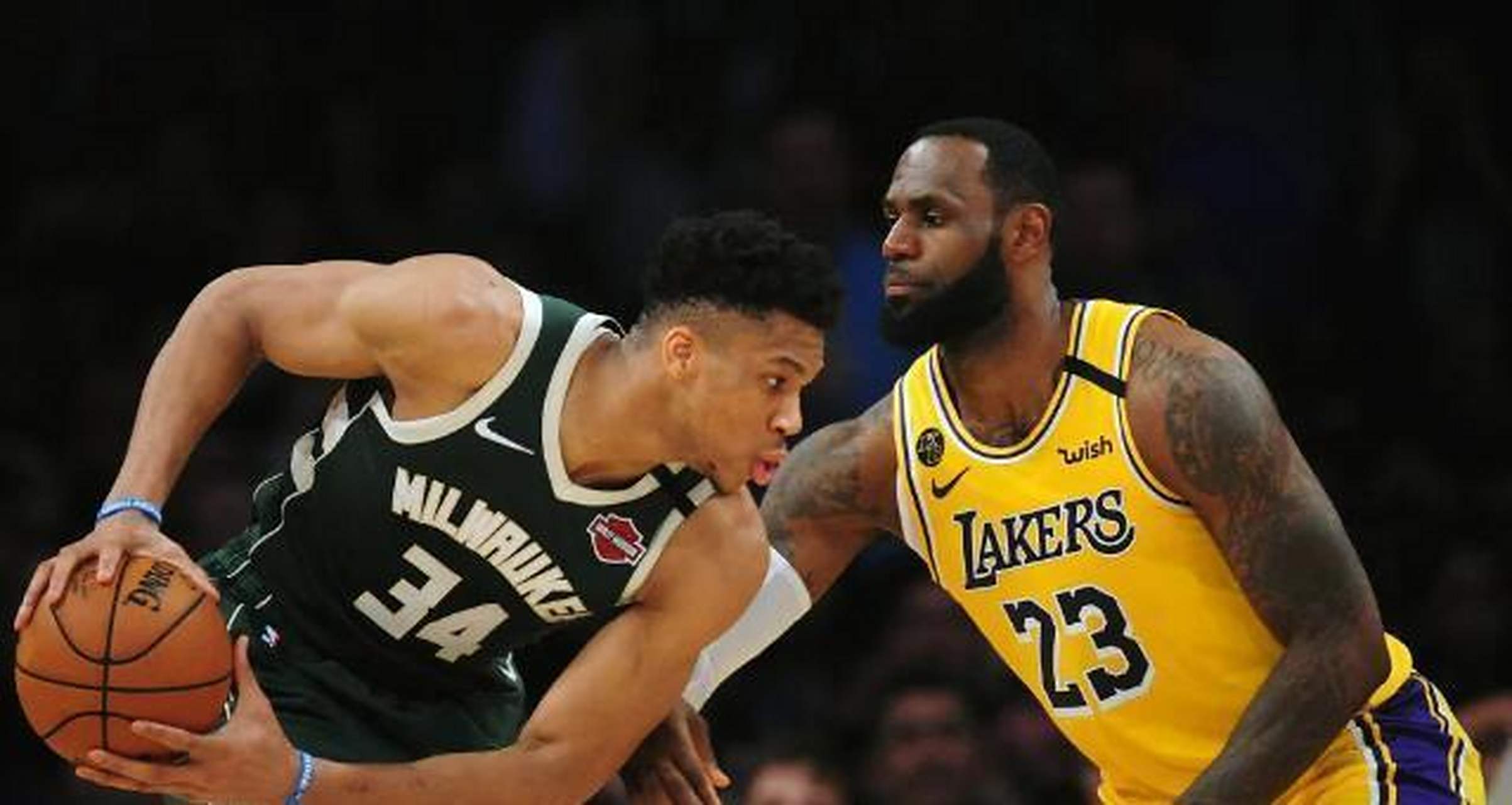 詹姆斯重要时刻比赛局势复杂，雄鹿带队取胜！